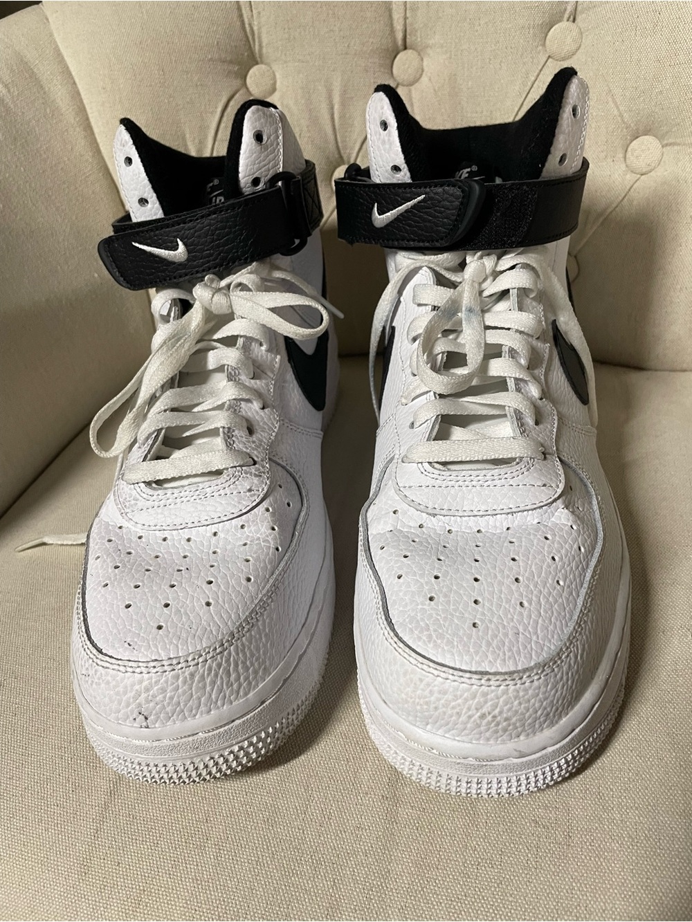 Nike Air Force 1 High '07
White Black High Top Size 10